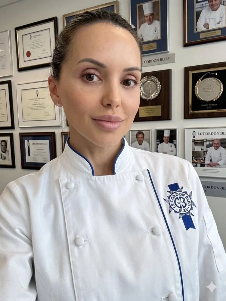 Sinara Morgan Castagnaro é chef internacional de cozinha, formada em 2009 pela Universidade do Vale do Itajaí (Univali)